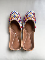 Load image into Gallery viewer, MULTI COLOUR JUTTIES