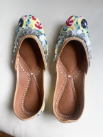 Load image into Gallery viewer, YELLOW COIN WORK JUTTIES